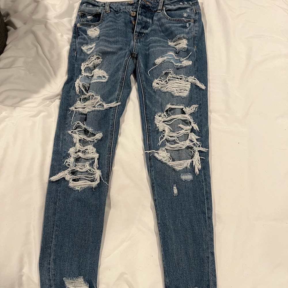 American Eagle ripped blue jeans, 00